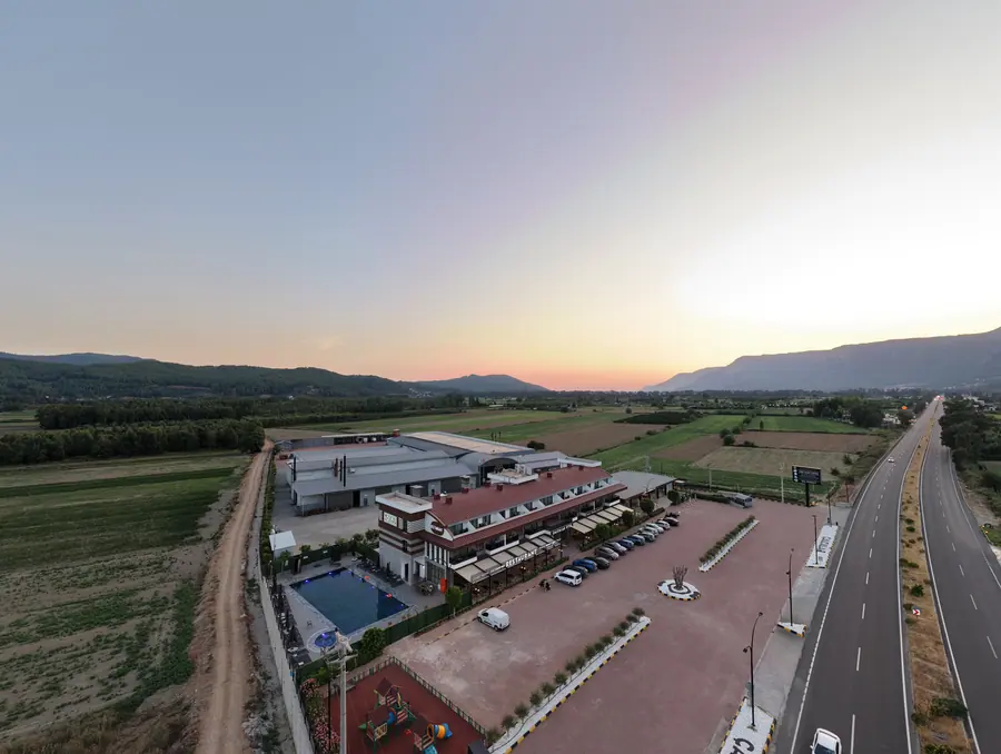 Çalcalar Suite Otel binası ile Gökova doğasının gün batımındaki görünümü